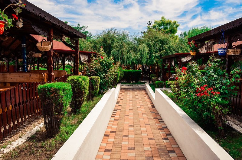 ☀️ Vara asta te asteptam la Complex Poienita din Costinesti! 🌊🍹