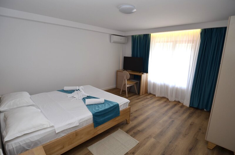 ☀️ Vara asta te asteptam la Complex Poienita din Costinesti! 🌊🍹