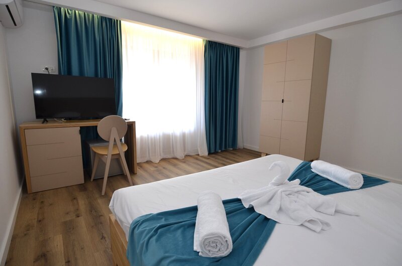 ☀️ Vara asta te asteptam la Complex Poienita din Costinesti! 🌊🍹