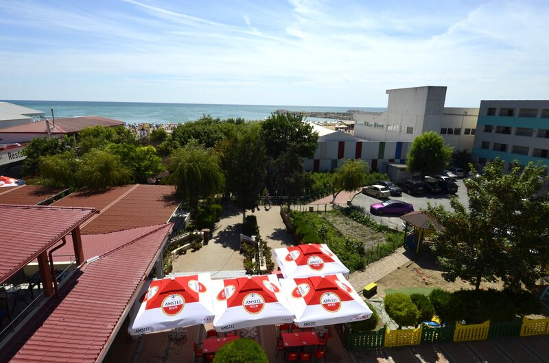 ☀️ Vara asta te asteptam la Complex Poienita din Costinesti! 🌊🍹