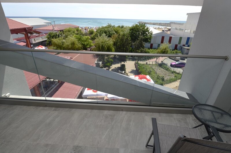 ☀️ Vara asta te asteptam la Complex Poienita din Costinesti! 🌊🍹