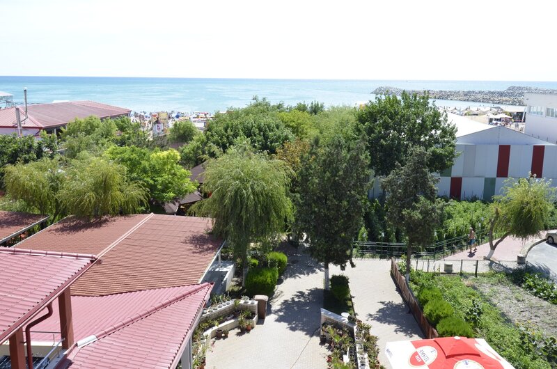 ☀️ Vara asta te asteptam la Complex Poienita din Costinesti! 🌊🍹